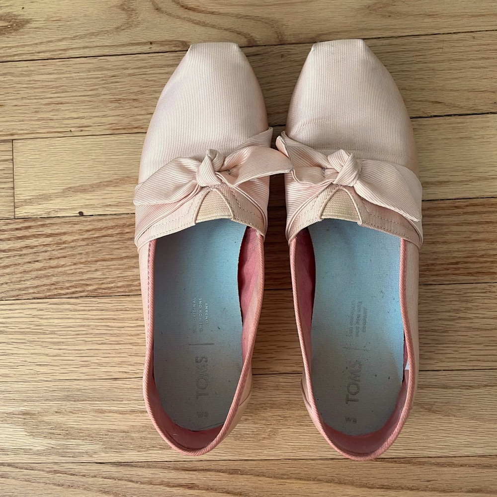 Toms Blush Bow Sneakers Rare/Discontinued/Le Euc